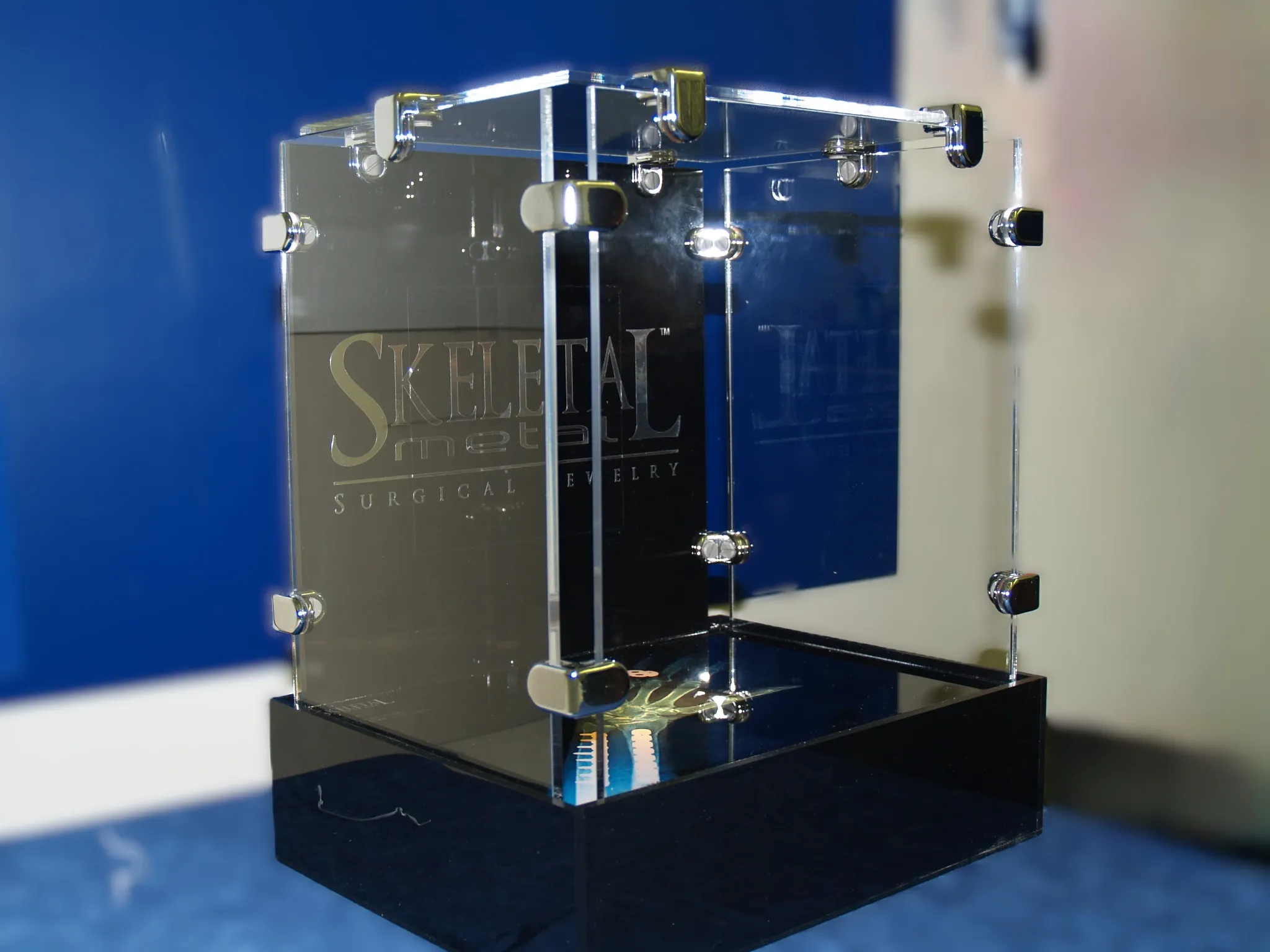 Lighted secure Jewelry display plastic product prototyping