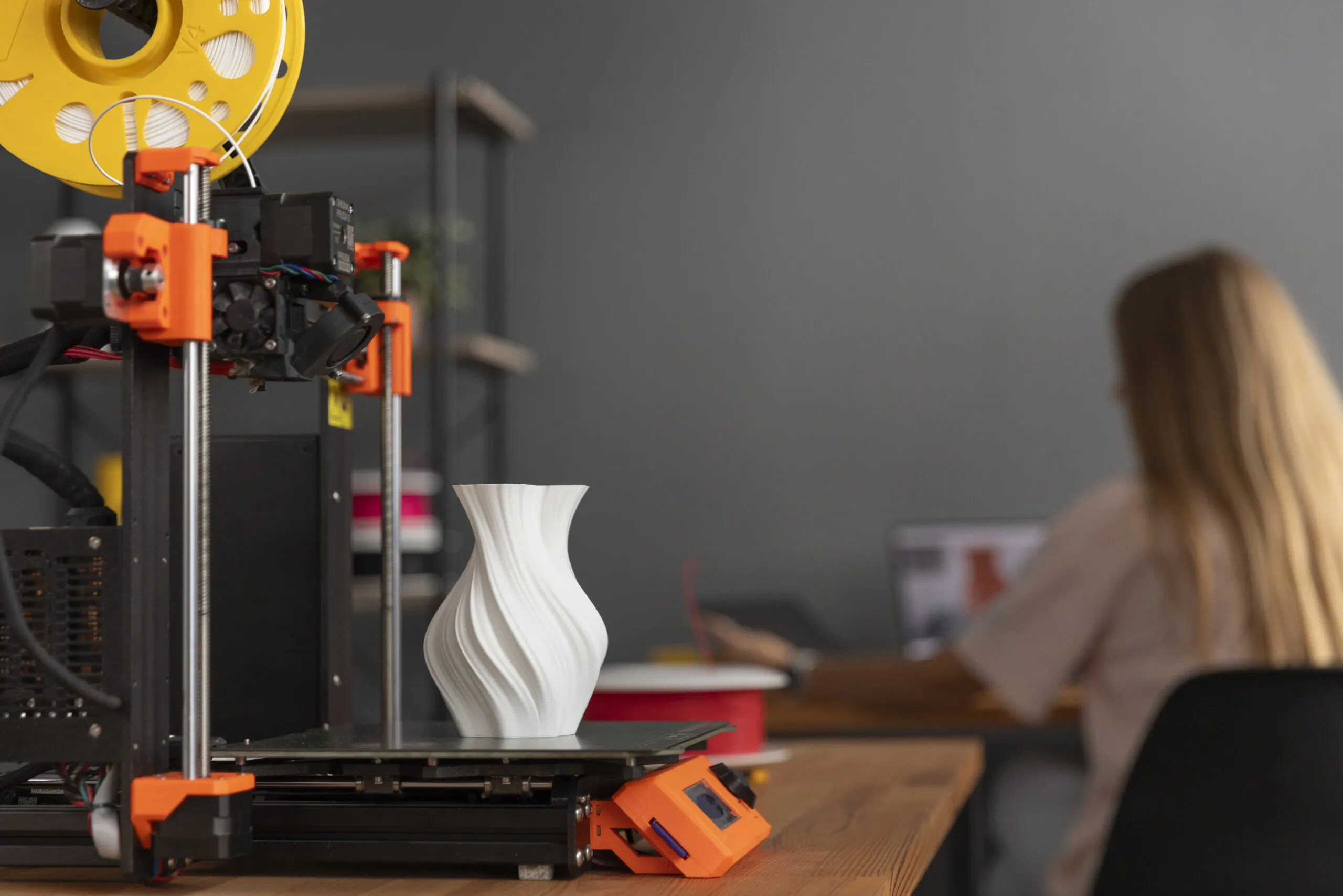 designer-using-3d-printer designer using 3d printer